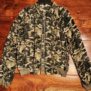 Chelsea & Violet Camouflage Cardigan Zip-Up With Front Pockets Sz L In EUC Cute!